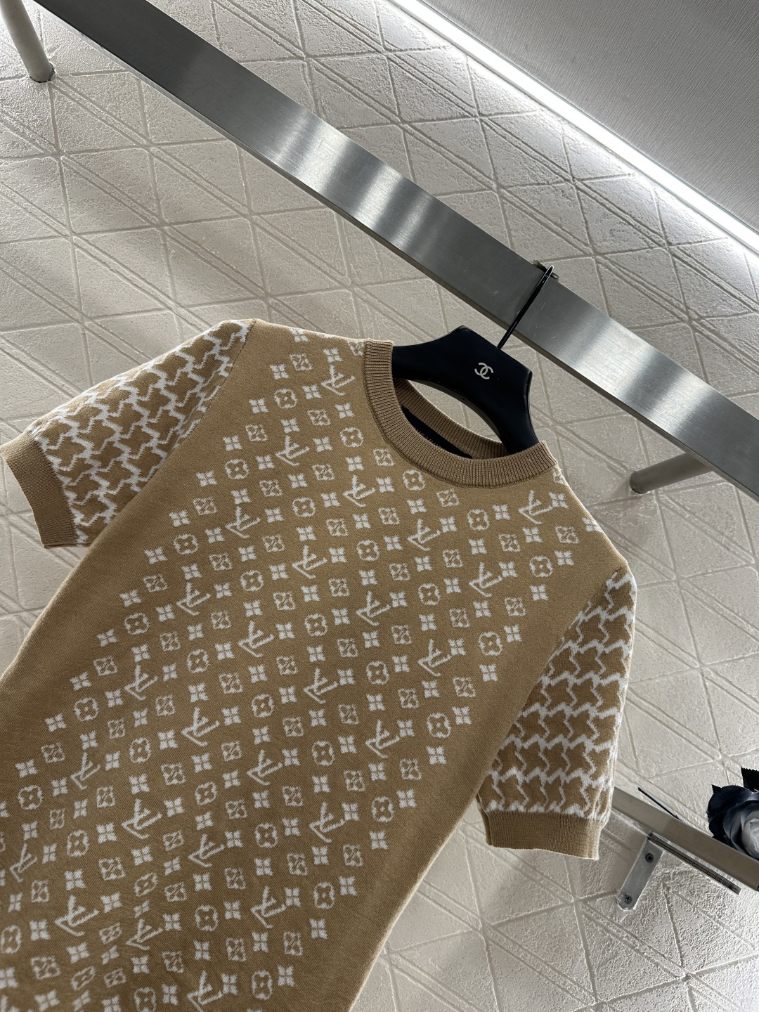 ♥Louis vuitto*♥2025新品上架 提花圆领短袖毛衣定制YB羊毛针织材质，质感高级，舒适柔软
