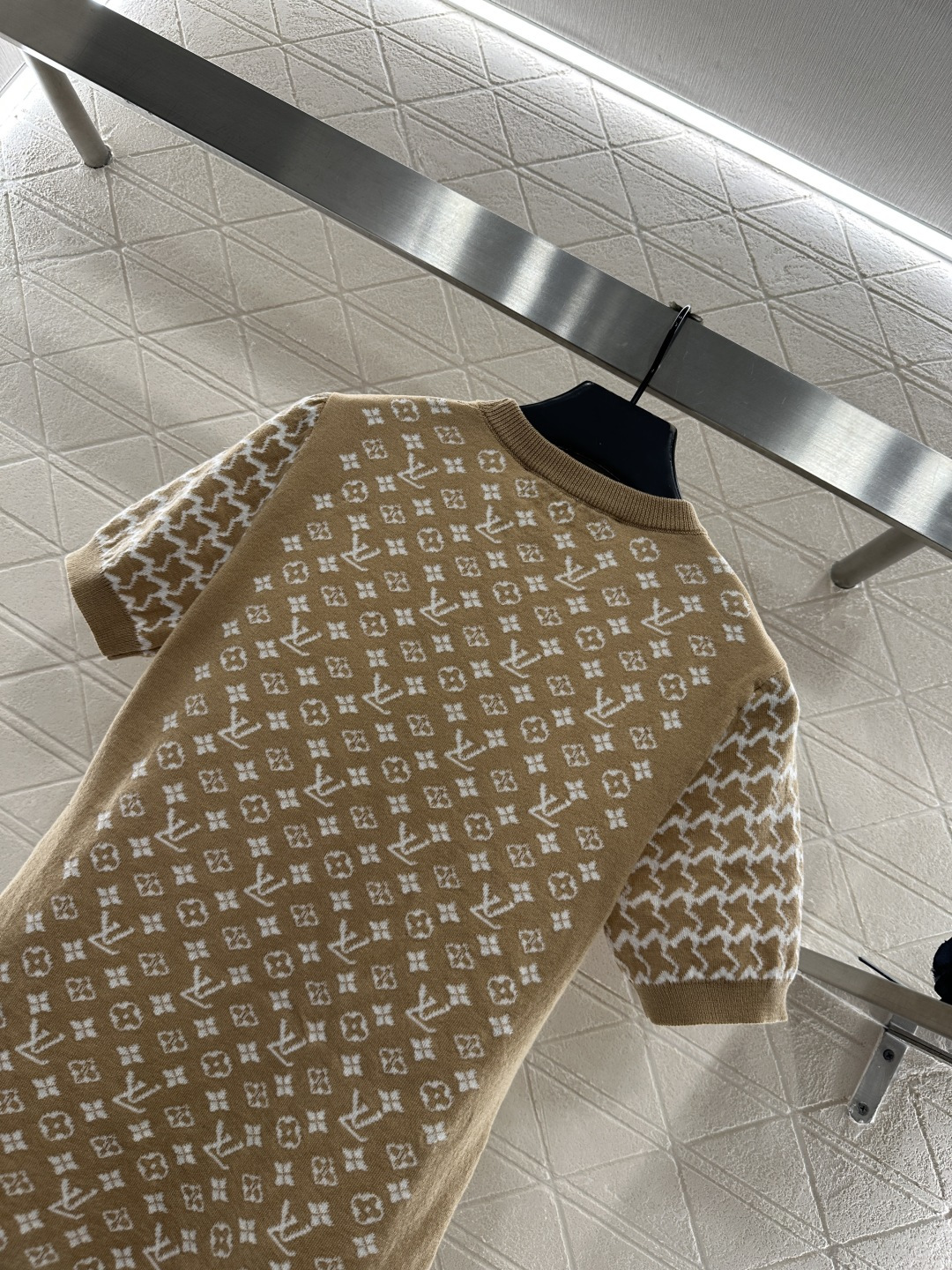 ♥Louis vuitto*♥2025新品上架 提花圆领短袖毛衣定制YB羊毛针织材质，质感高级，舒适柔软