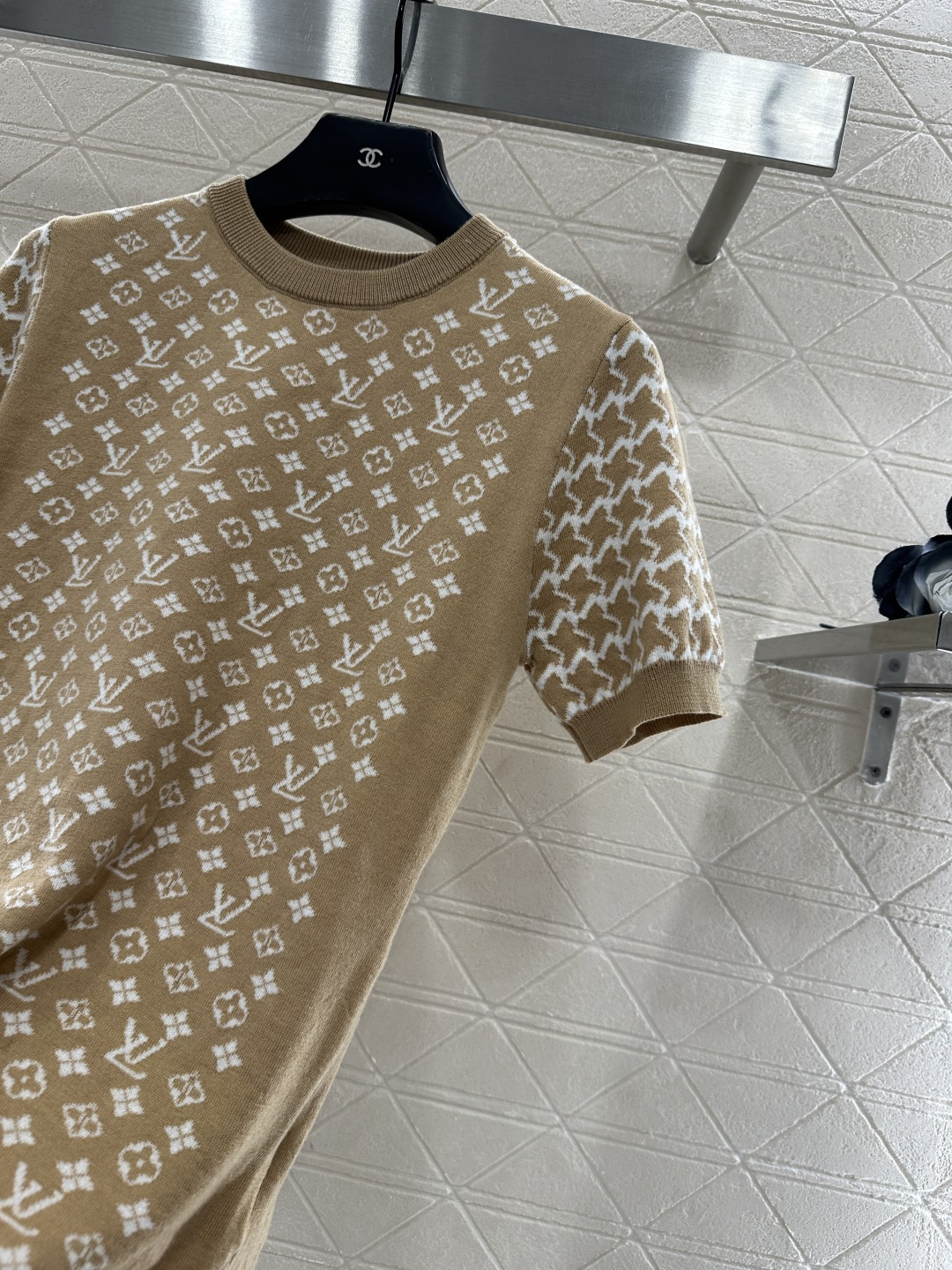 ♥Louis vuitto*♥2025新品上架 提花圆领短袖毛衣定制YB羊毛针织材质，质感高级，舒适柔软