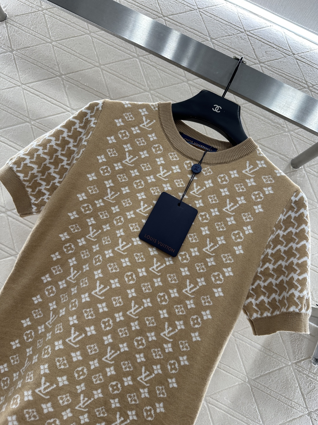 ♥Louis vuitto*♥2025新品上架 提花圆领短袖毛衣定制YB羊毛针织材质，质感高级，舒适柔软