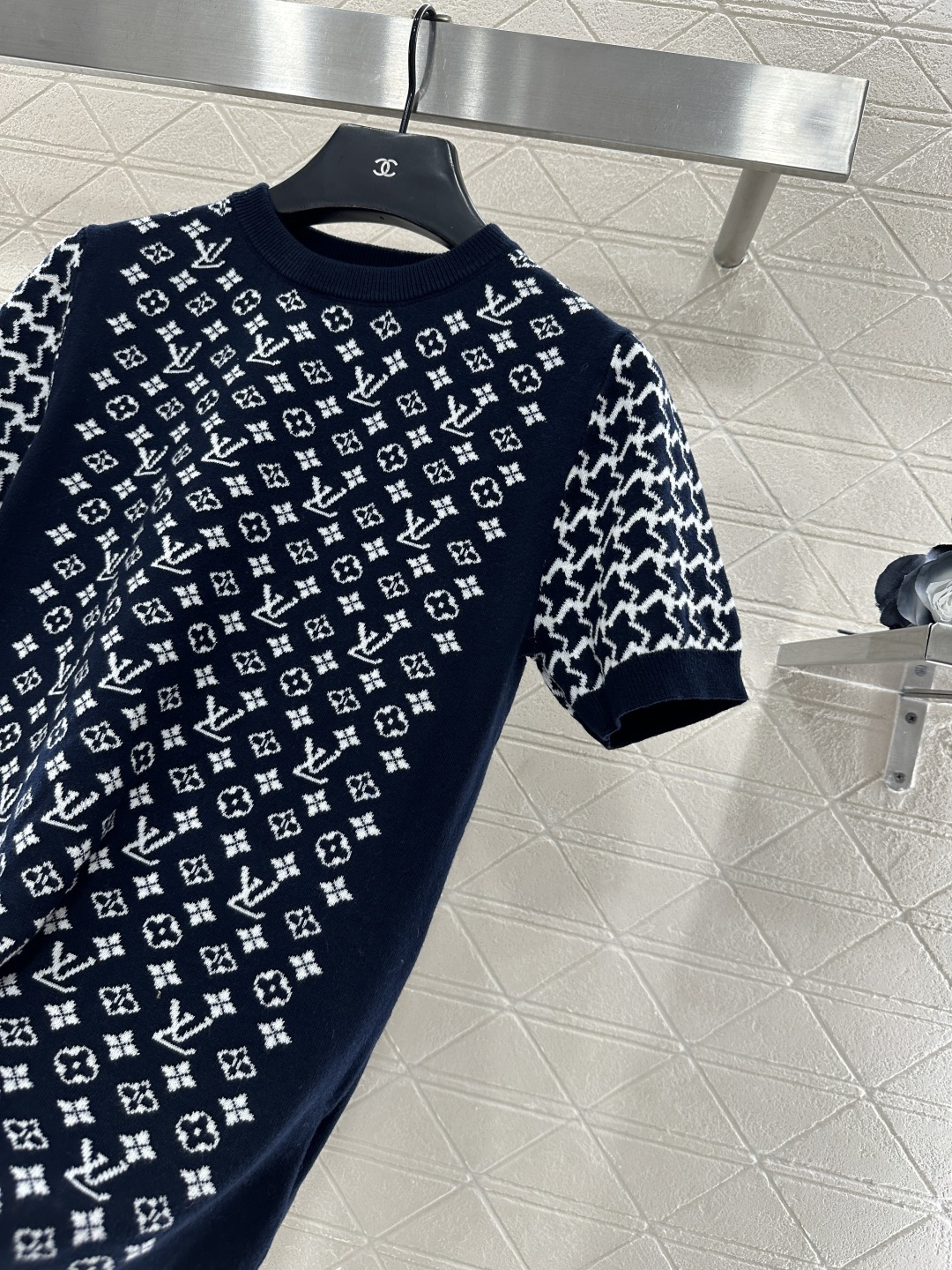 ♥Louis vuitto*♥2025新品上架 提花圆领短袖毛衣定制YB羊毛针织材质，质感高级，舒适柔软