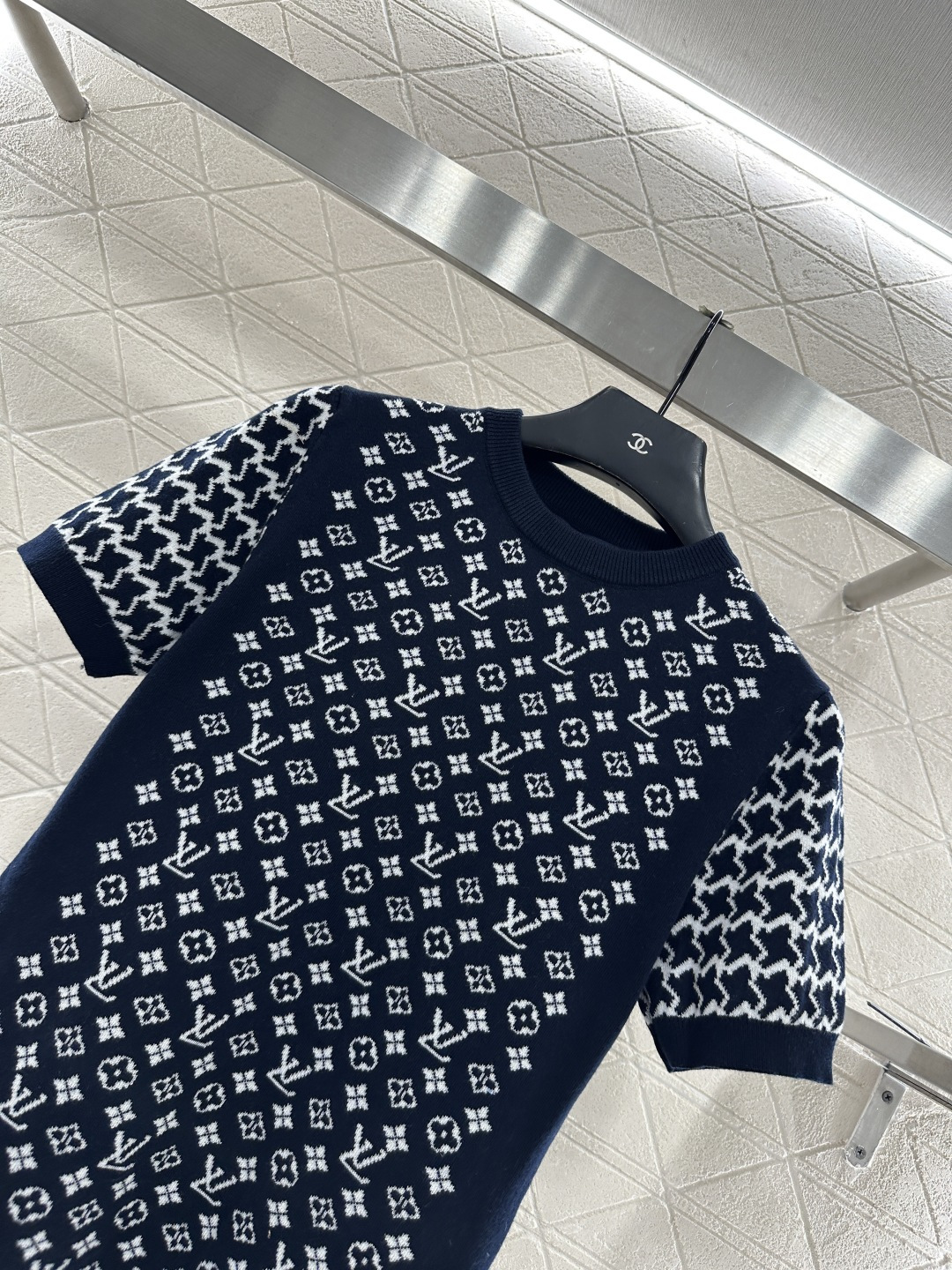 ♥Louis vuitto*♥2025新品上架 提花圆领短袖毛衣定制YB羊毛针织材质，质感高级，舒适柔软