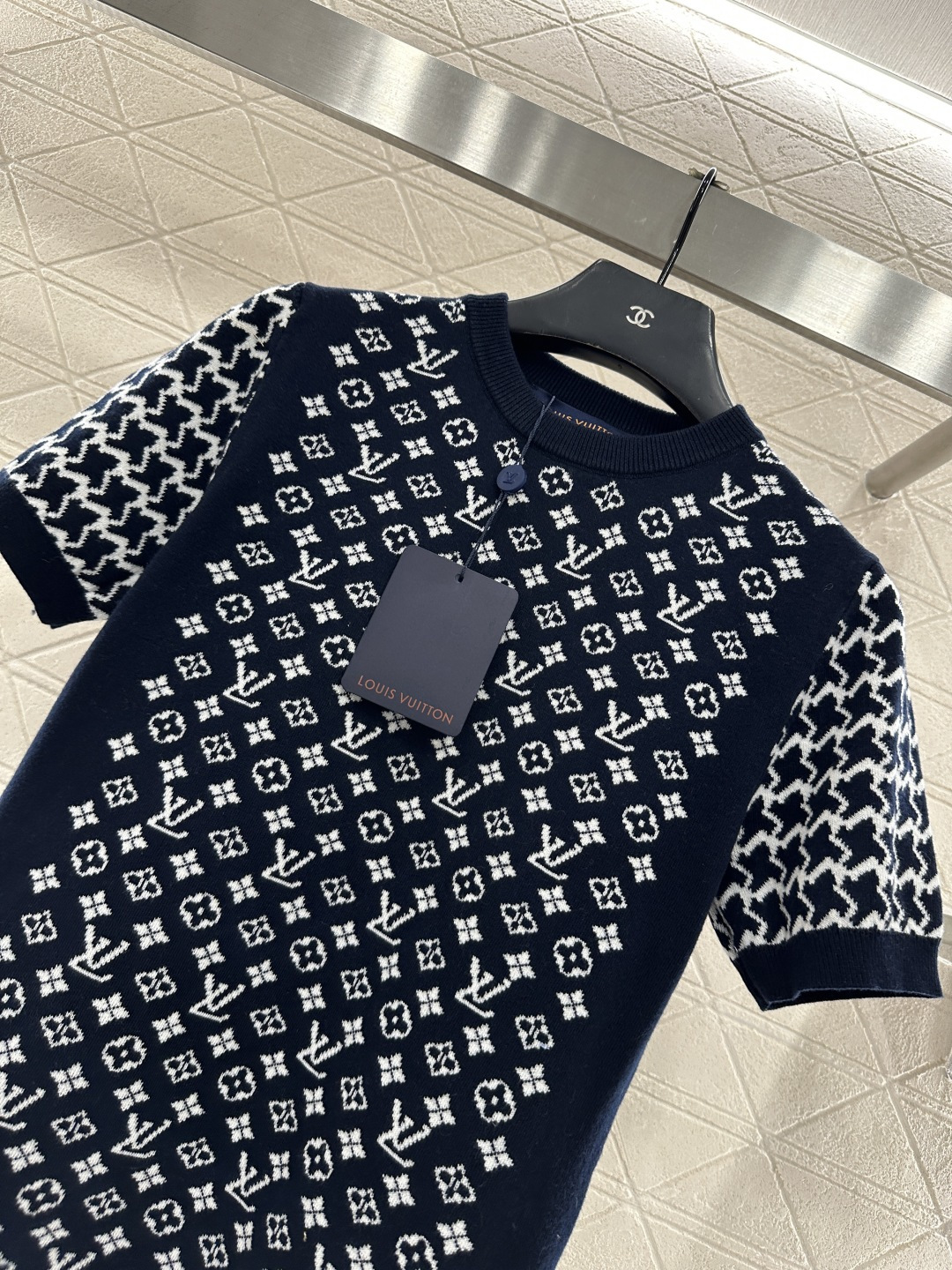 ♥Louis vuitto*♥2025新品上架 提花圆领短袖毛衣定制YB羊毛针织材质，质感高级，舒适柔软