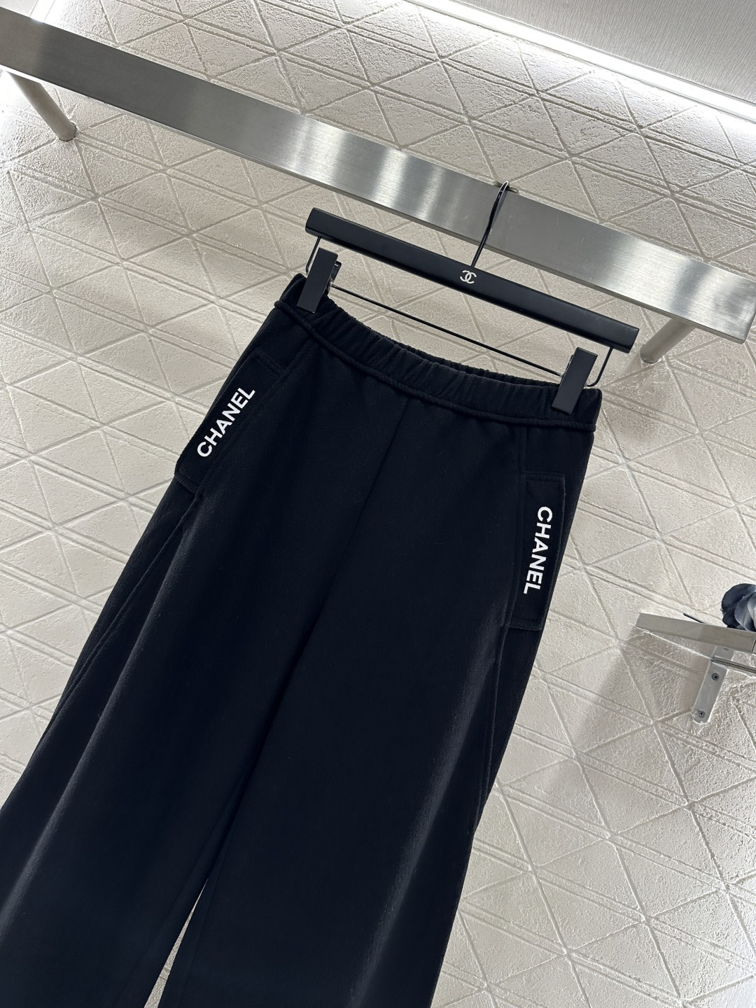 ♥Chane*♥2025新品上架 高腰阔腿长裤定制YB进口羊毛混纺材质，面料柔软舒适，光泽细腻，高腰阔腿