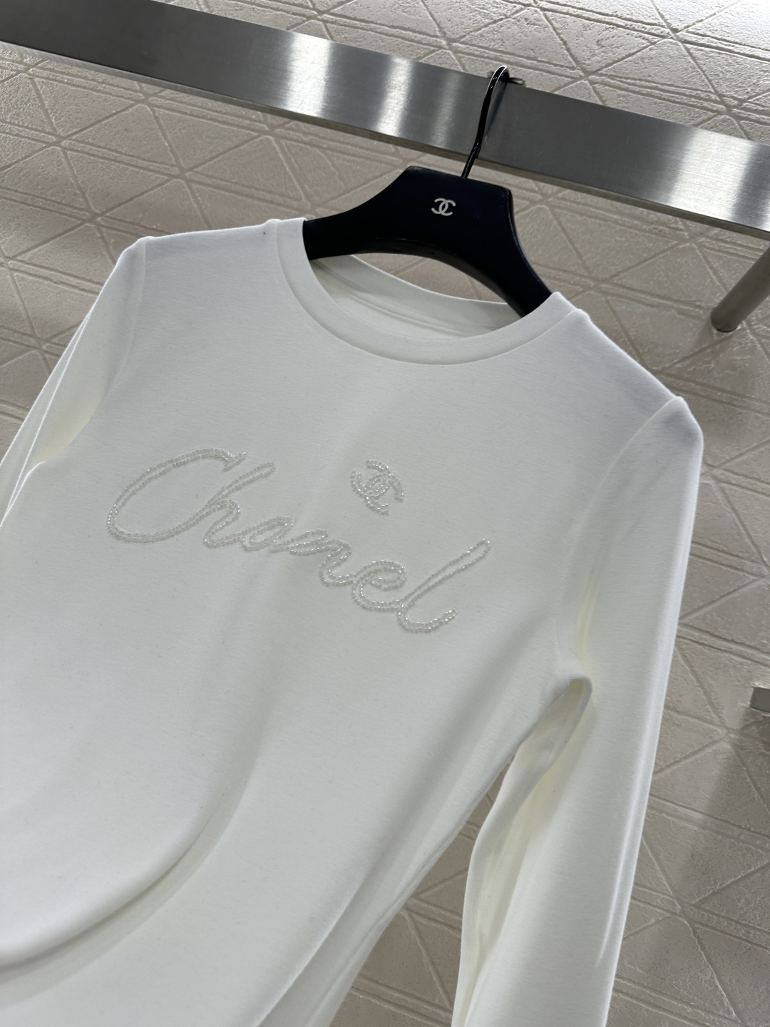 ♥Chane*♥2024新品上架 磨绒圆领钉珠长袖上衣定制YB进口人棉材质，质感舒适，弹力好穿，圆领长袖