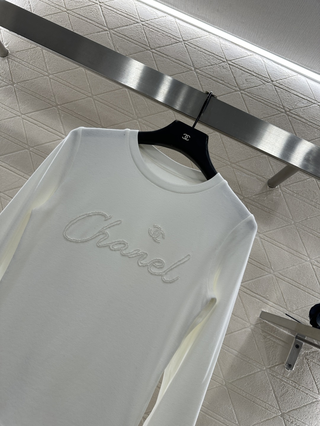 ♥Chane*♥2024新品上架 磨绒圆领钉珠长袖上衣定制YB进口人棉材质，质感舒适，弹力好穿，圆领长袖