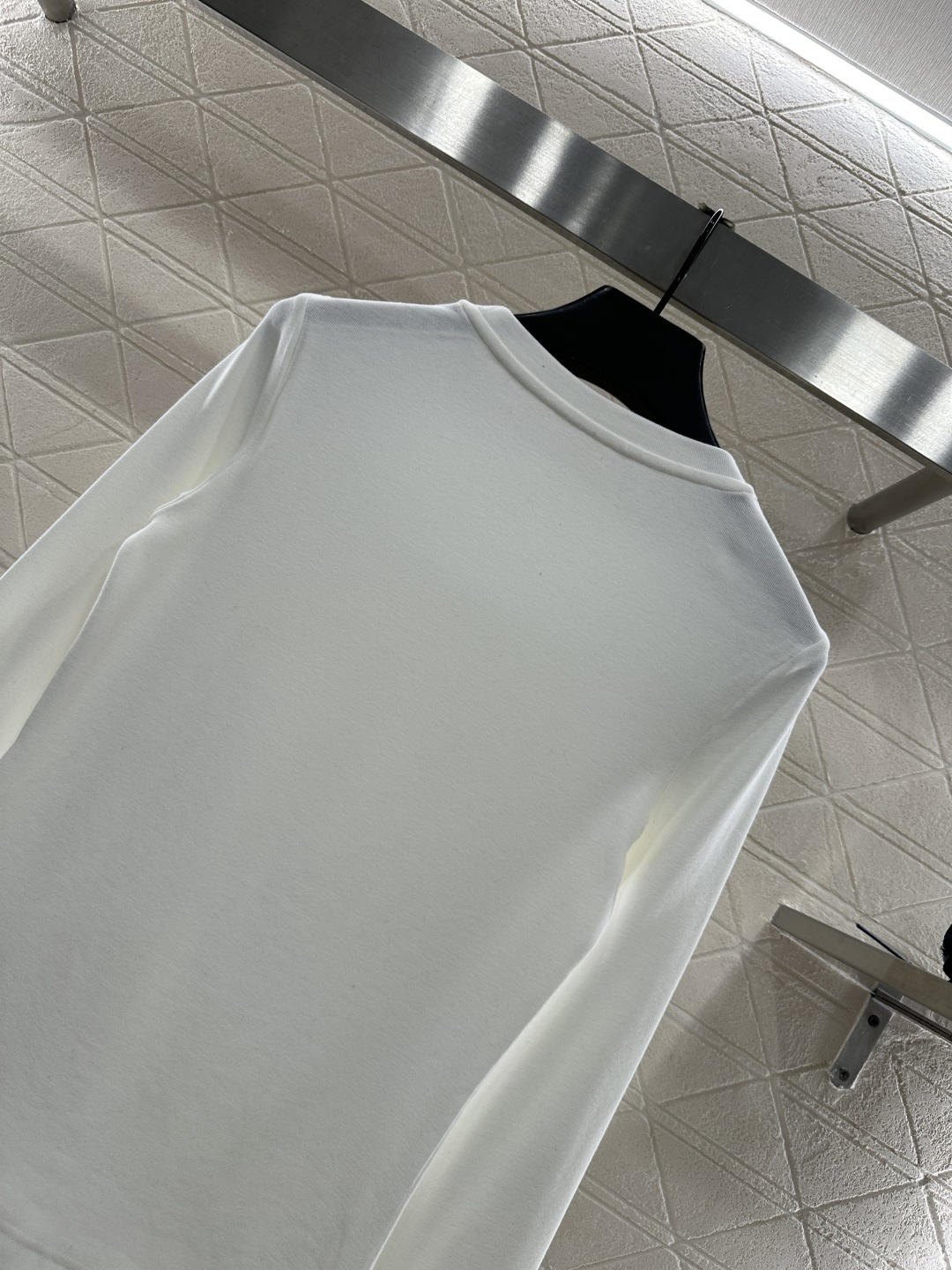 ♥Chane*♥2024新品上架 磨绒圆领钉珠长袖上衣定制YB进口人棉材质，质感舒适，弹力好穿，圆领长袖