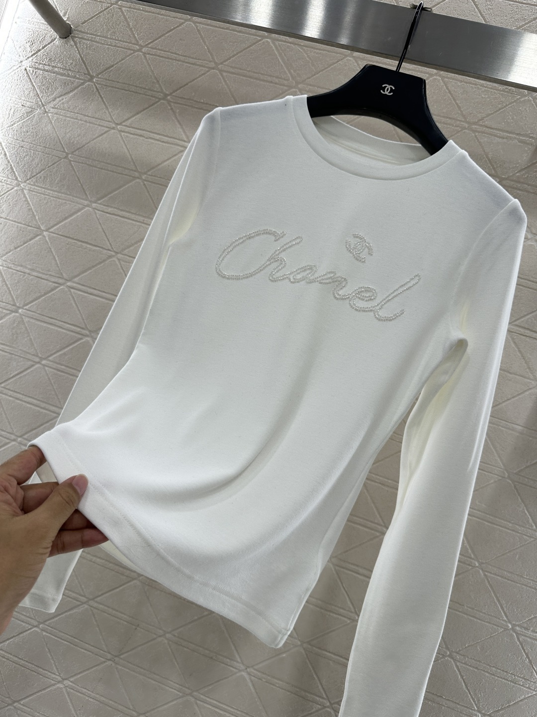 ♥Chane*♥2024新品上架 磨绒圆领钉珠长袖上衣定制YB进口人棉材质，质感舒适，弹力好穿，圆领长袖