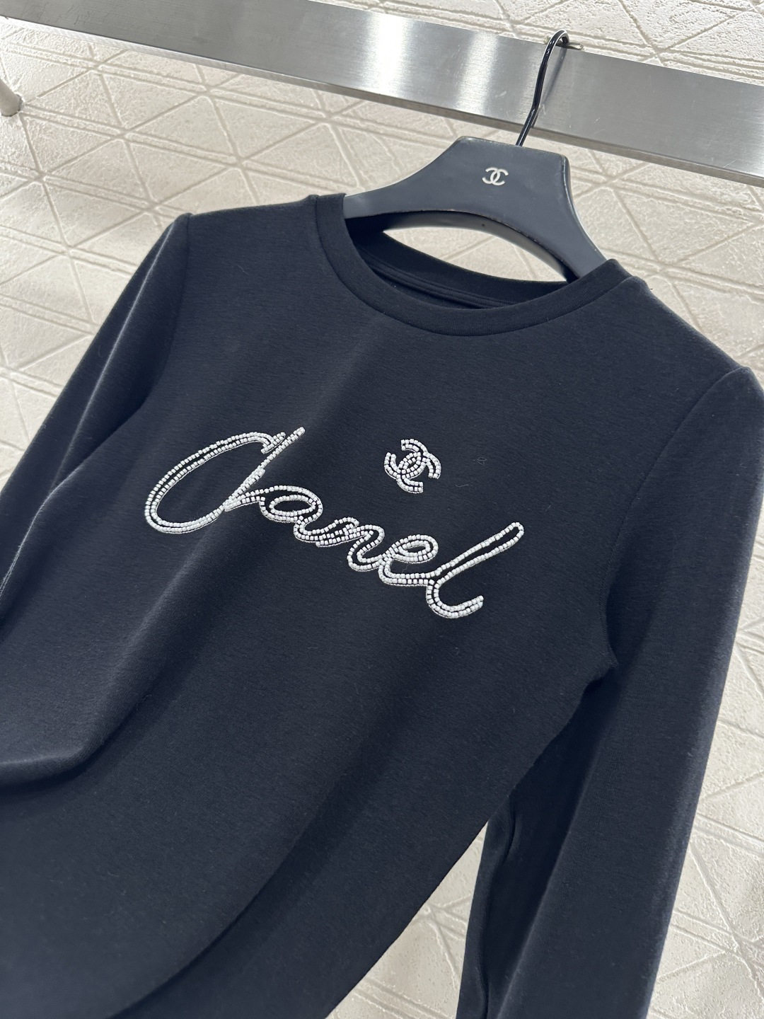 ♥Chane*♥2024新品上架 磨绒圆领钉珠长袖上衣定制YB进口人棉材质，质感舒适，弹力好穿，圆领长袖