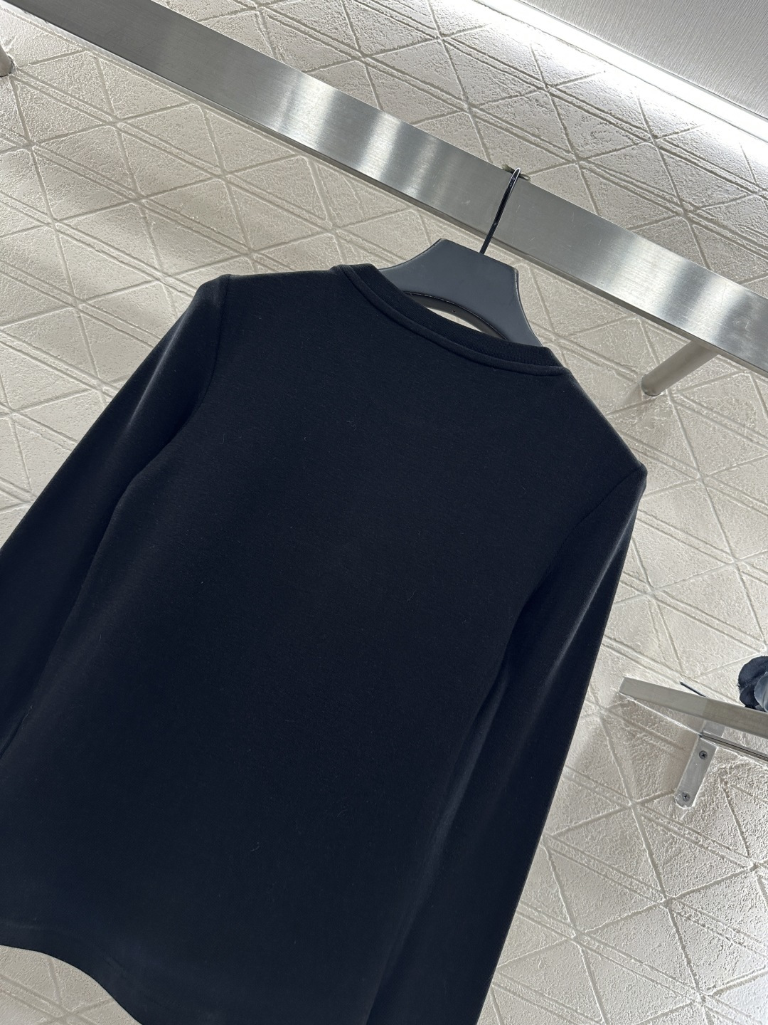 ♥Chane*♥2024新品上架 磨绒圆领钉珠长袖上衣定制YB进口人棉材质，质感舒适，弹力好穿，圆领长袖