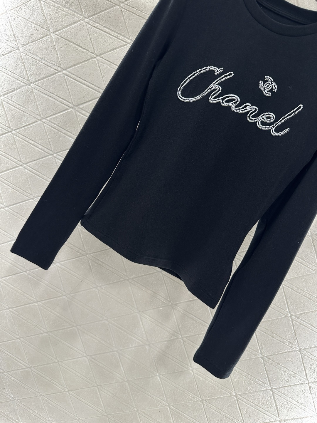 ♥Chane*♥2024新品上架 磨绒圆领钉珠长袖上衣定制YB进口人棉材质，质感舒适，弹力好穿，圆领长袖