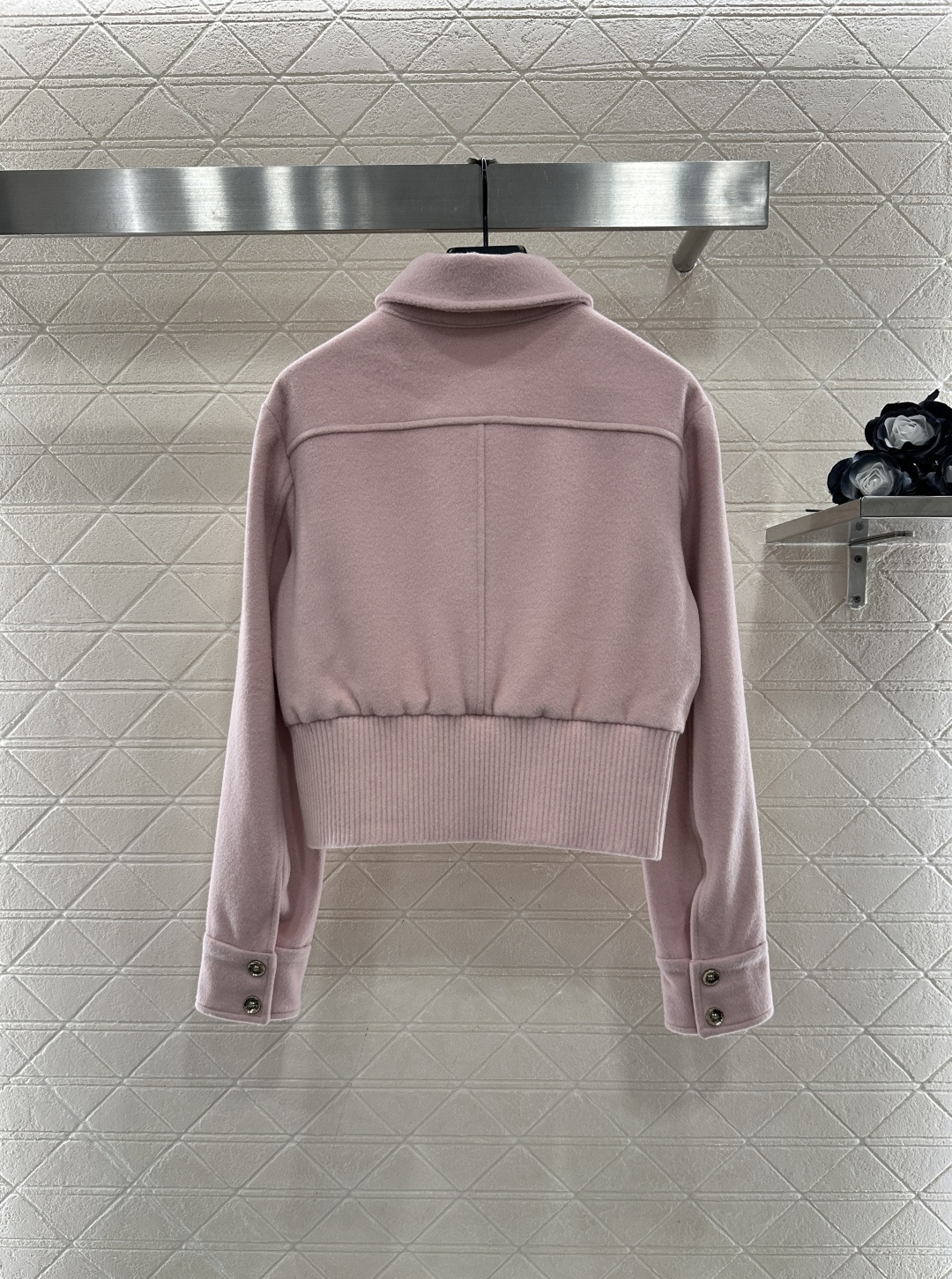 ♥Chane*♥2025新品上架 毛呢翻领夹克外套定制YB进口羊毛呢材质，肌理明显，挺括有型，翻领夹克外