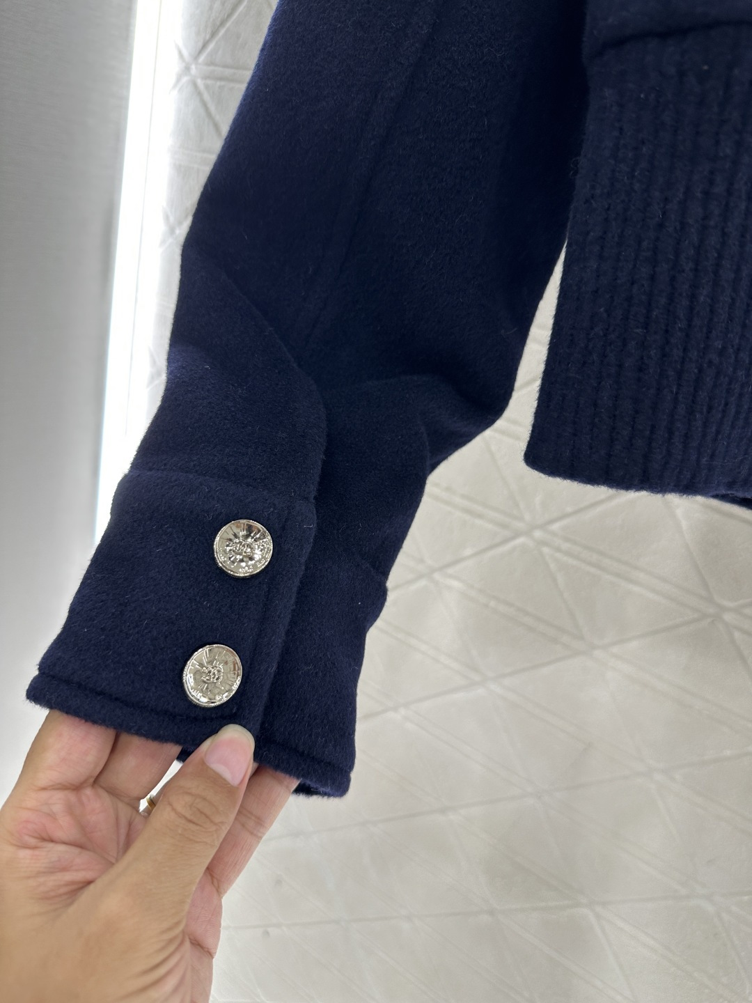 ♥Chane*♥2025新品上架 毛呢翻领夹克外套定制YB进口羊毛呢材质，肌理明显，挺括有型，翻领夹克外