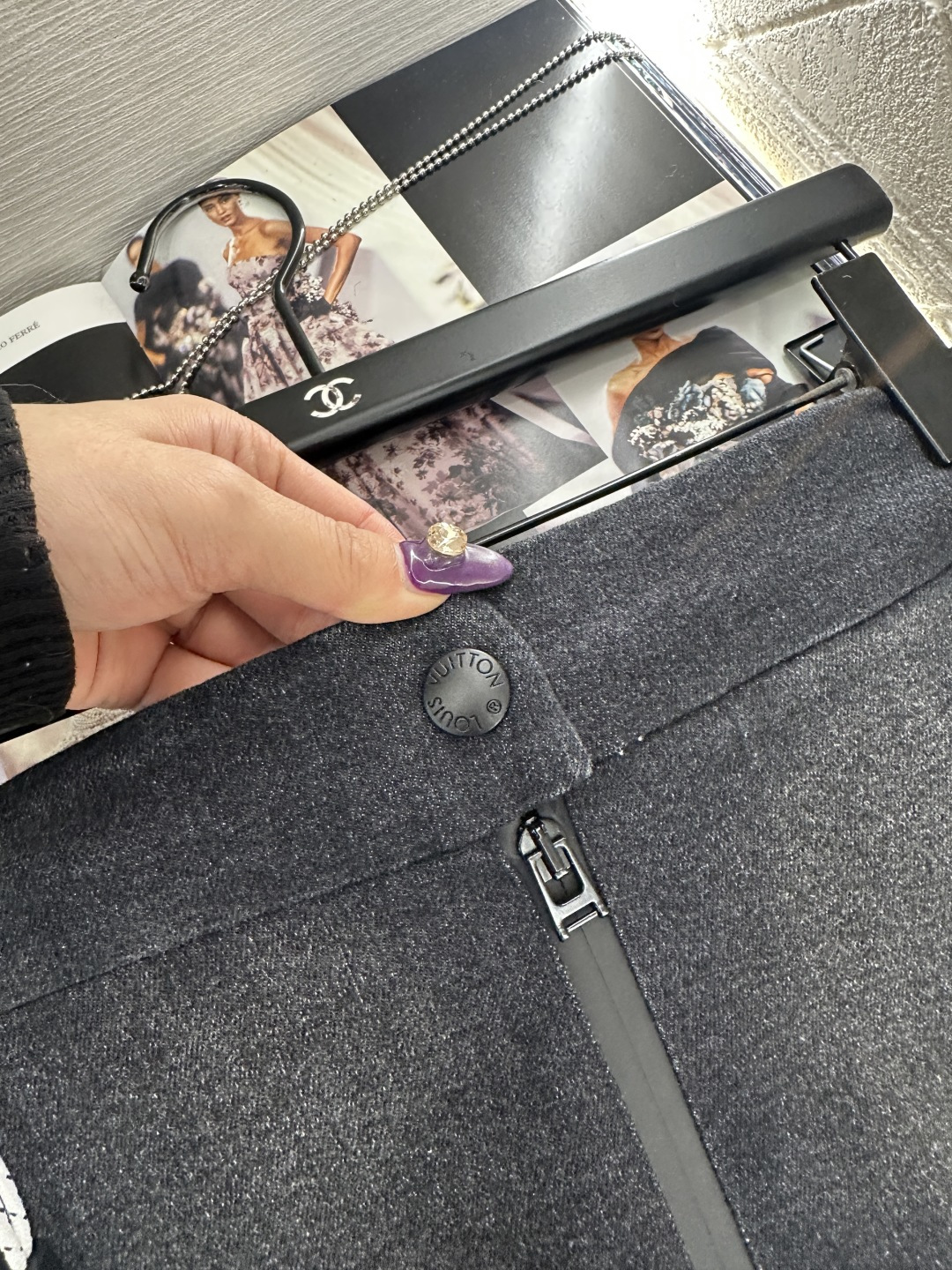 ♥Louis vuitto*♥2025新品上架 修身弹力微喇长裤定制YB斜纹全棉材质，舒适弹力，穿搭有型