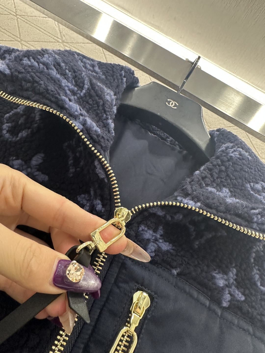 ♥Louis vuitto*♥2025新品上架 连帽泰迪羊羔马甲定制YB提花泰迪羊羔毛材质，毛量充足，防