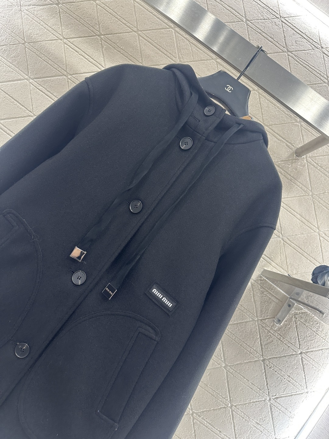 ♥Miumi*♥2025新品上架 连帽抽绳大衣外套定制YB进口毛呢材质，工艺处理，毛感明显，御寒满分，连