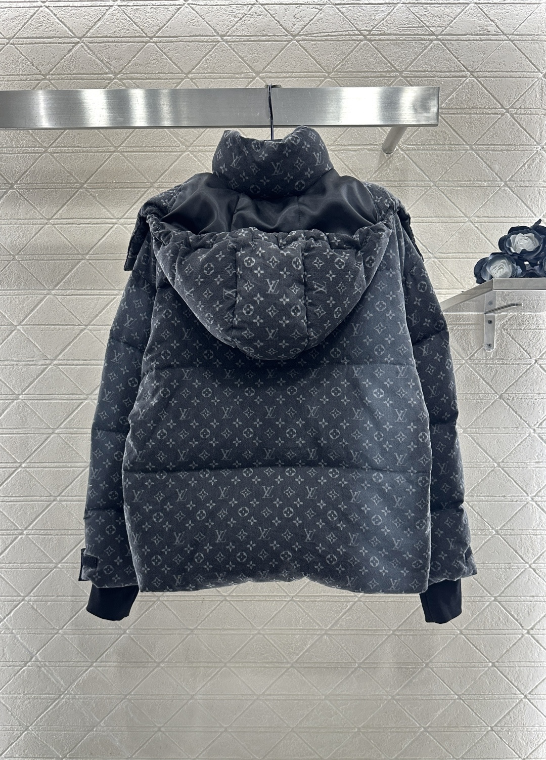 ♥Louis vuitto*♥2025新品上架 可拆卸连帽激光牛仔羽绒服定制YB斜纹棉牛仔材质，其工艺还