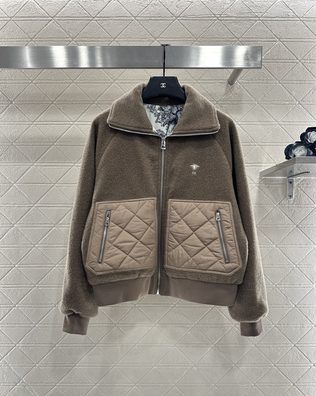 ♥Dio*♥2025新品上架 拼接口袋毛呢外套定制YB进口毛呢材质，质感细腻，穿搭舒适，翻领外套剪裁，袖