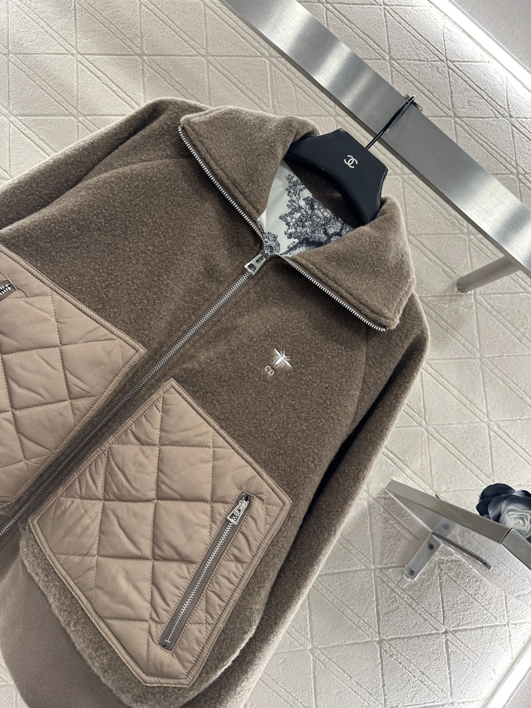 ♥Dio*♥2025新品上架 拼接口袋毛呢外套定制YB进口毛呢材质，质感细腻，穿搭舒适，翻领外套剪裁，袖