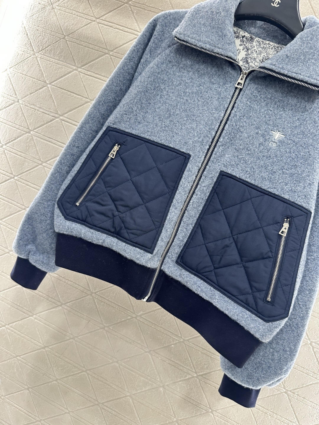 ♥Dio*♥2025新品上架 拼接口袋毛呢外套定制YB进口毛呢材质，质感细腻，穿搭舒适，翻领外套剪裁，袖