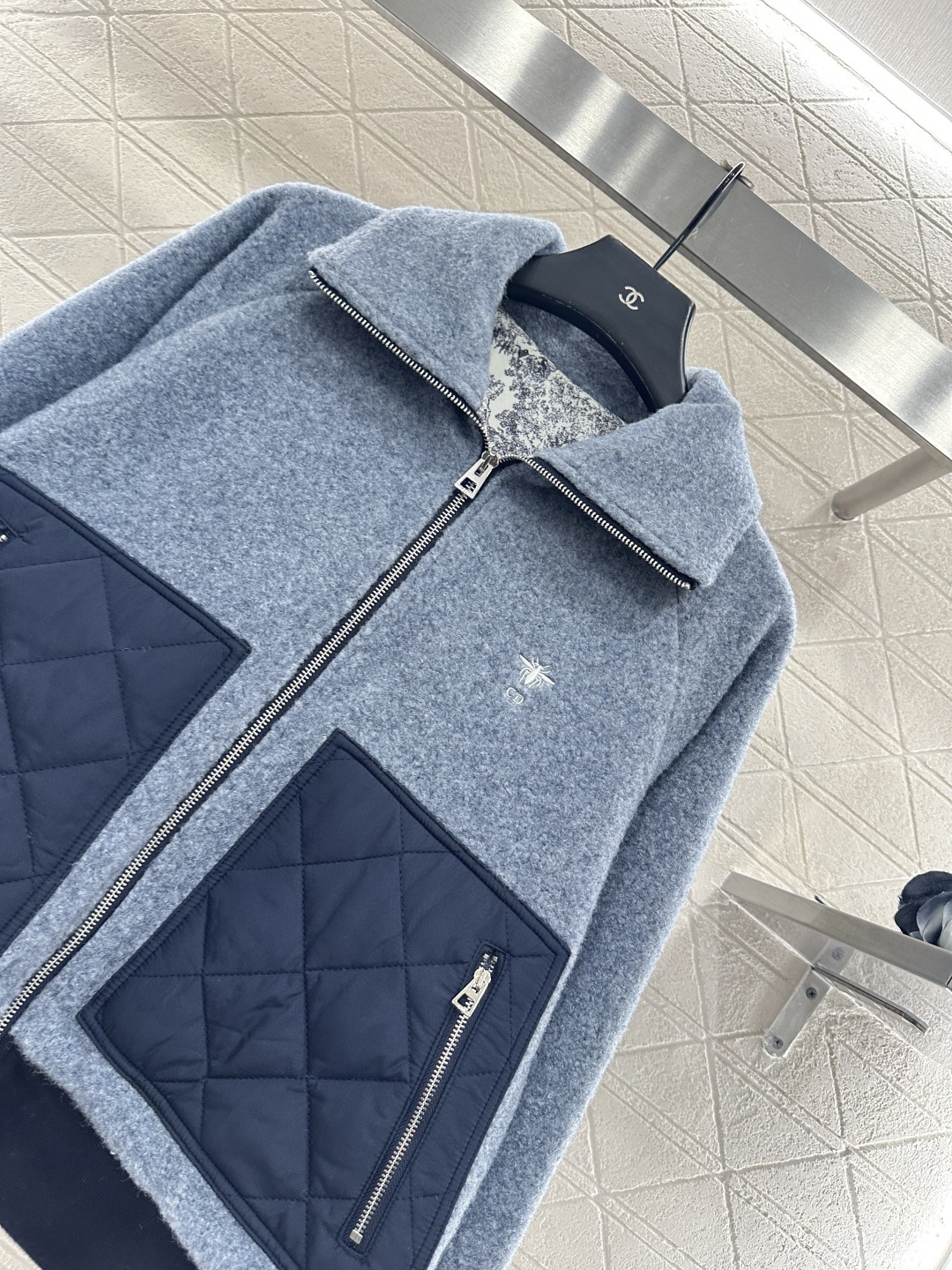 ♥Dio*♥2025新品上架 拼接口袋毛呢外套定制YB进口毛呢材质，质感细腻，穿搭舒适，翻领外套剪裁，袖