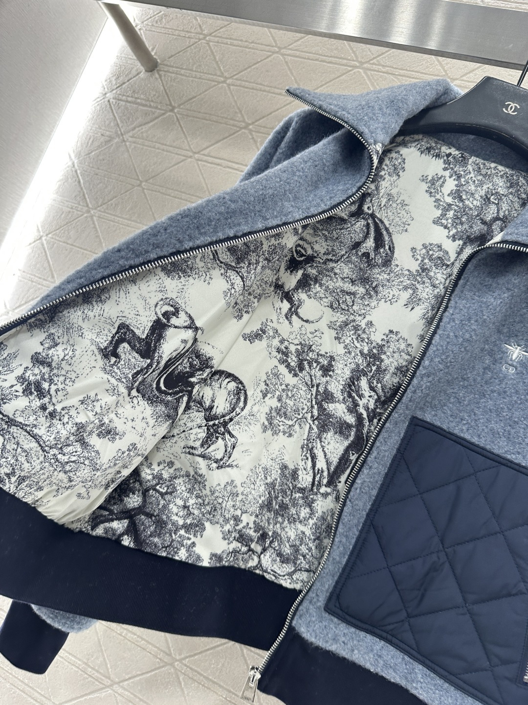 ♥Dio*♥2025新品上架 拼接口袋毛呢外套定制YB进口毛呢材质，质感细腻，穿搭舒适，翻领外套剪裁，袖