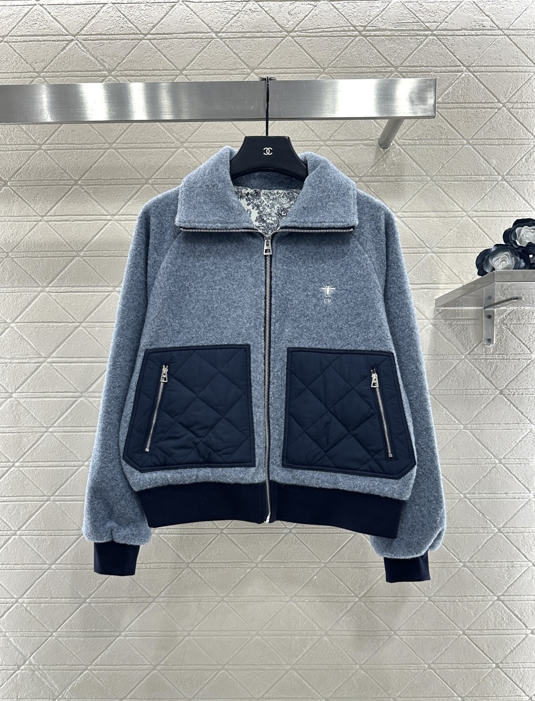 ♥Dio*♥2025新品上架 拼接口袋毛呢外套定制YB进口毛呢材质，质感细腻，穿搭舒适，翻领外套剪裁，袖