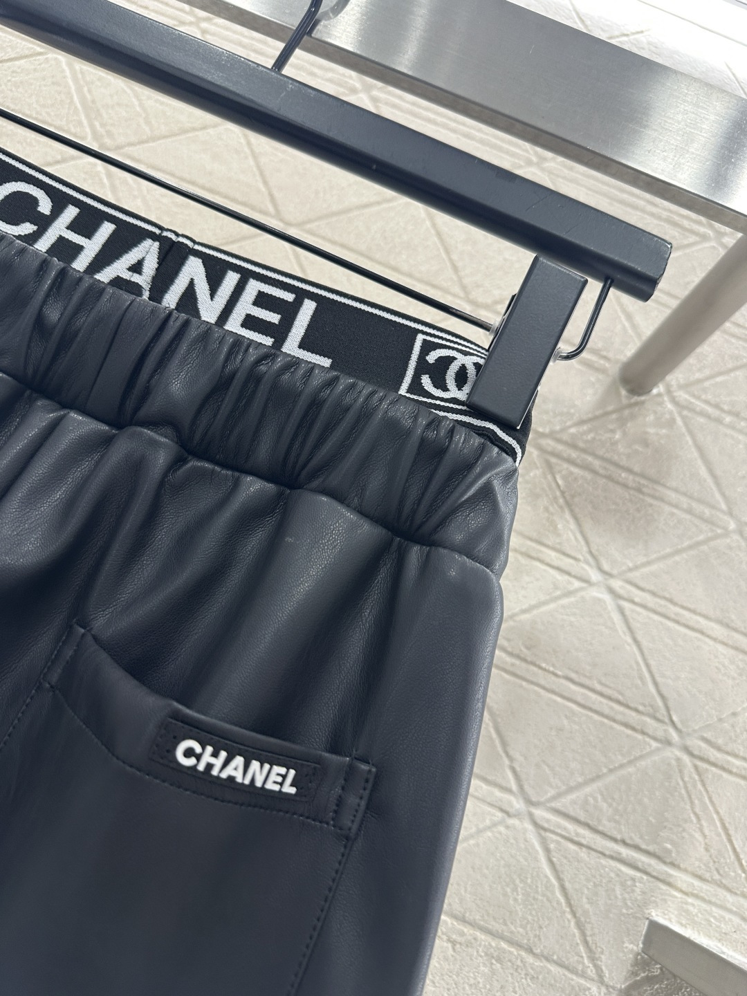 ♥Chane*♥2025新品上架 织带抽绳阔腿皮裤定制YB进口水洗皮革材质，质感高级，肌理明显，呈现细腻