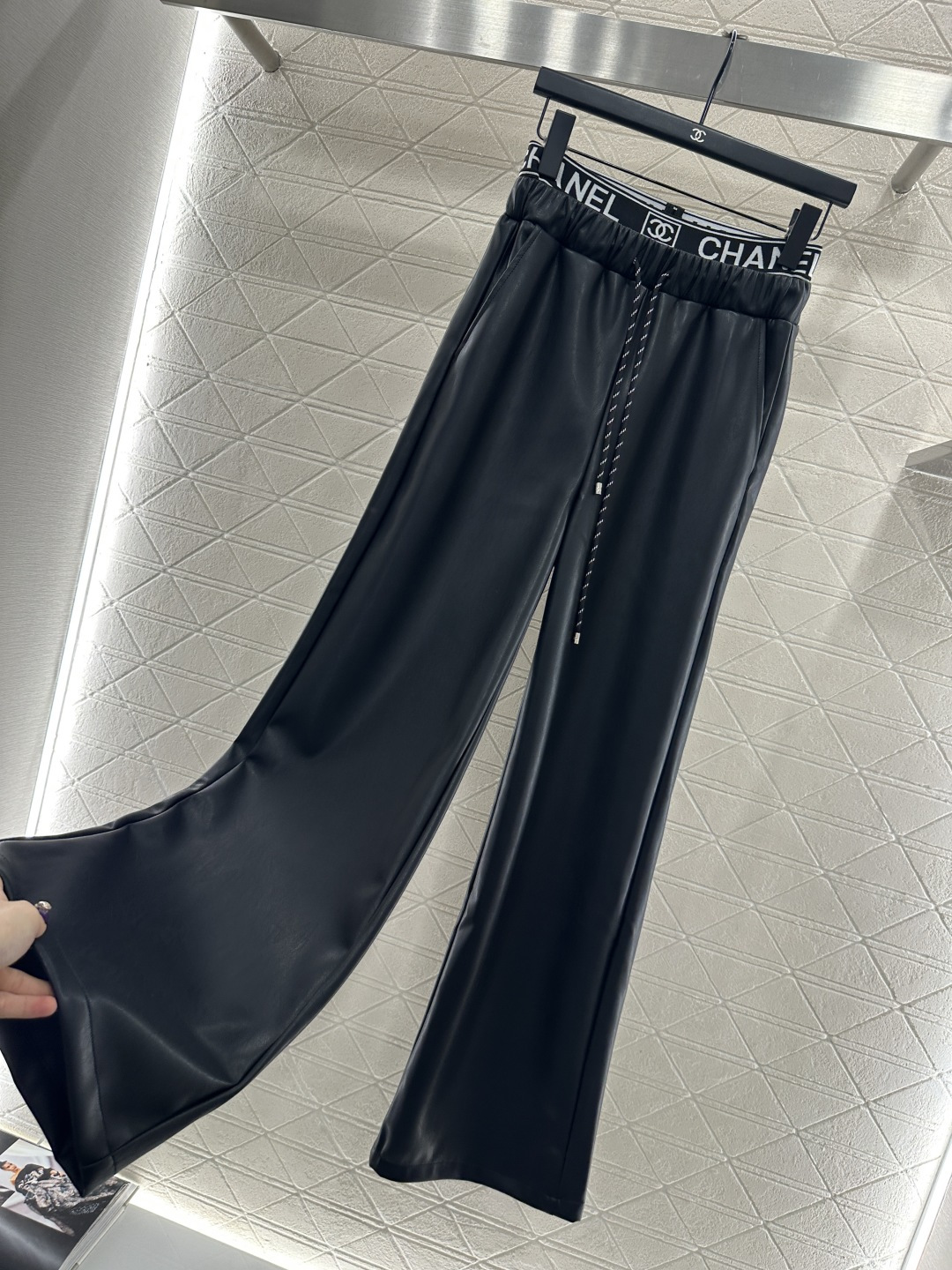 ♥Chane*♥2025新品上架 织带抽绳阔腿皮裤定制YB进口水洗皮革材质，质感高级，肌理明显，呈现细腻