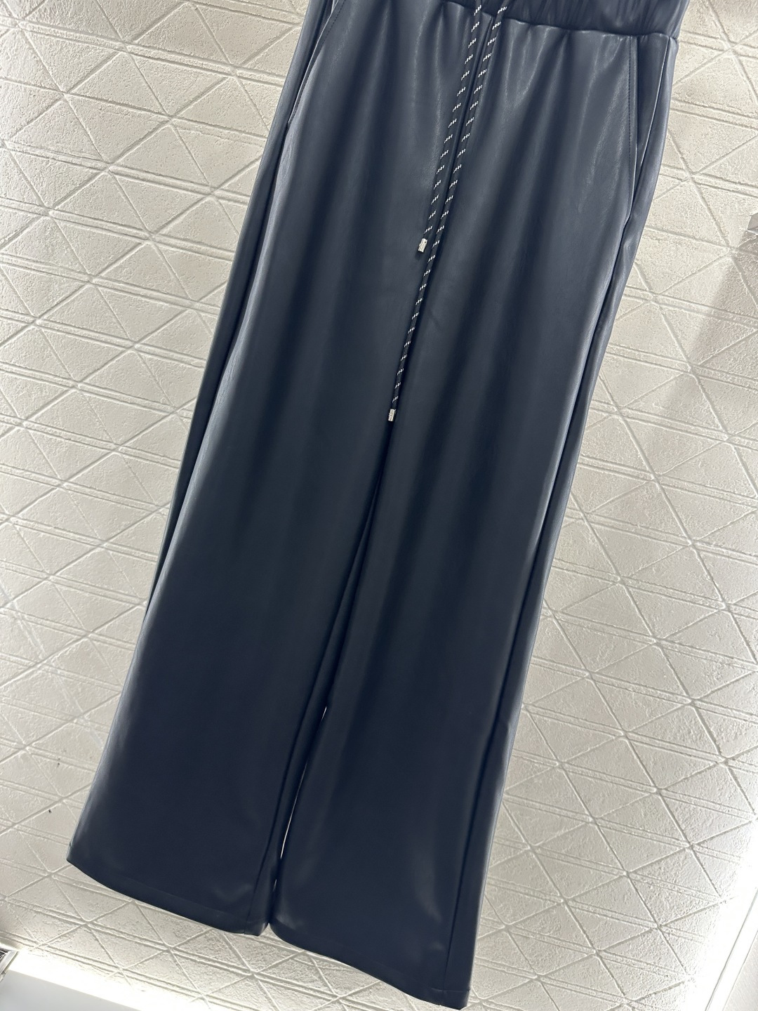 ♥Chane*♥2025新品上架 织带抽绳阔腿皮裤定制YB进口水洗皮革材质，质感高级，肌理明显，呈现细腻