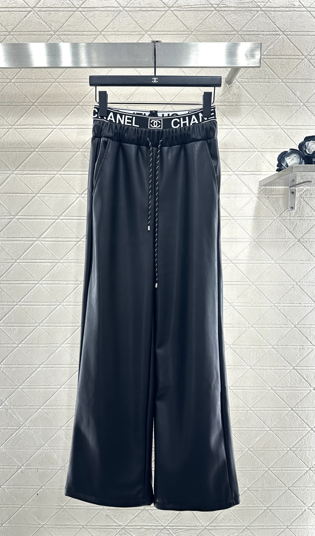 ♥Chane*♥2025新品上架 织带抽绳阔腿皮裤定制YB进口水洗皮革材质，质感高级，肌理明显，呈现细腻