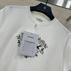 ♥Chane*♥2025新品上架 圆领刺绣订珠徽标𝑇𝑒𝑒定制YB斜纹全棉材质,柔软亲肤,舒适有 ♥Chane*♥2025新品上架 圆领刺绣订珠徽标𝑇𝑒𝑒定制YB斜纹全棉材质,柔软亲肤,舒适有