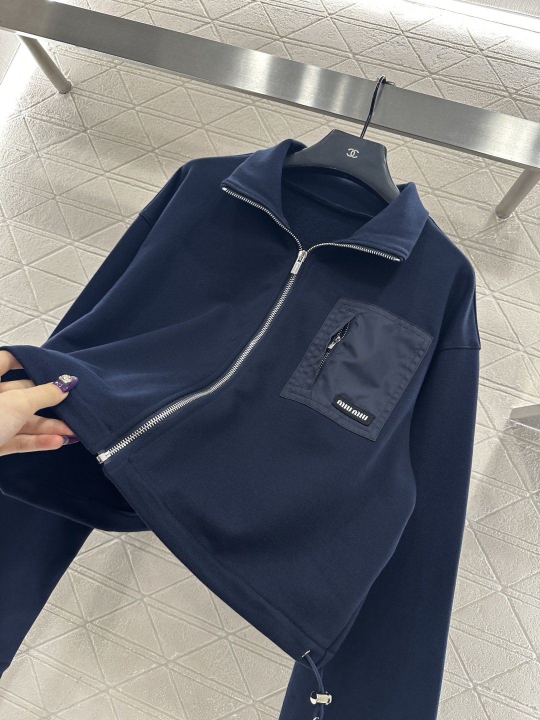 ♥Miumi*♥2025新品上架  拉链抽绳夹克短裙套装定制YB斜纹全棉材质，质感光泽，垂感十足，拉链夹