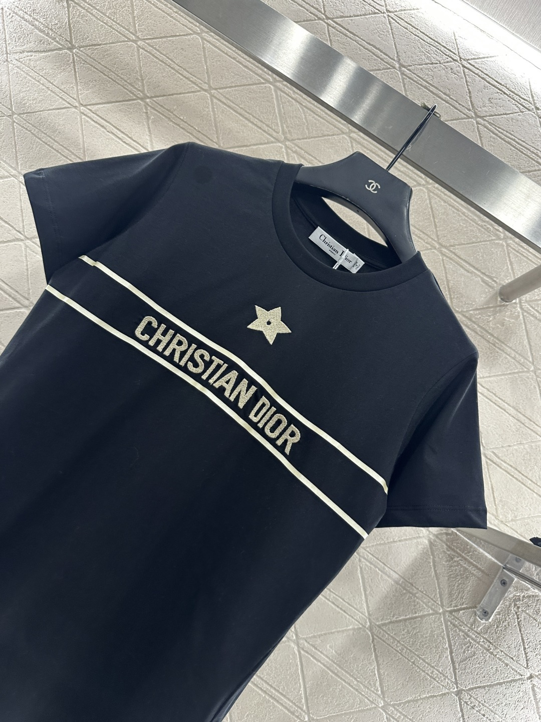 ♥Dio*♥2025新品上架 圆领刺绣五角星𝑇𝑒𝑒定制YB进口亚麻棉材质，质感高级，柔软舒适，常规短袖T