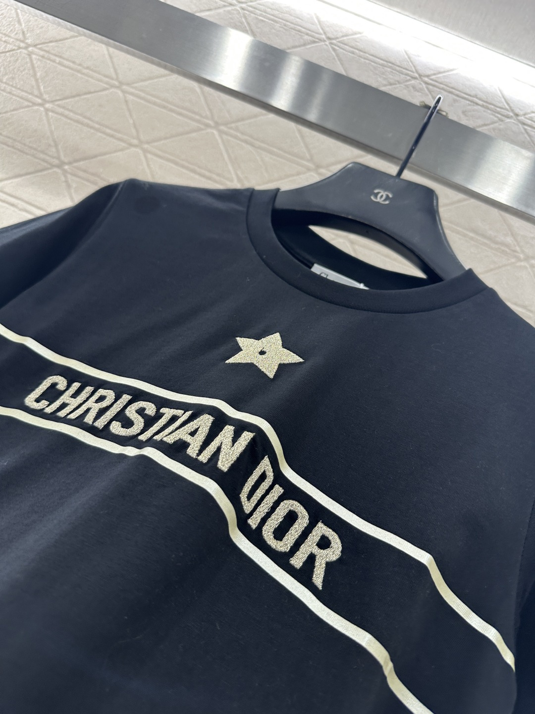 ♥Dio*♥2025新品上架 圆领刺绣五角星𝑇𝑒𝑒定制YB进口亚麻棉材质，质感高级，柔软舒适，常规短袖T