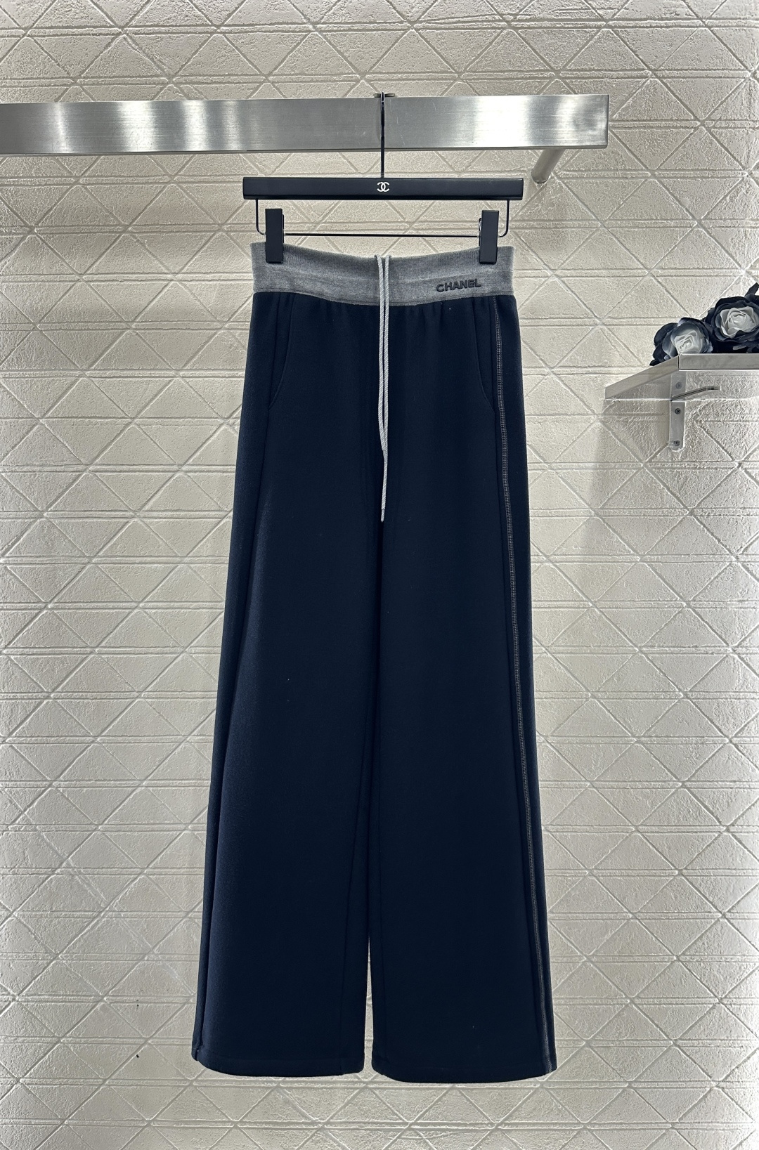 ♥Chane*♥2025新品上架 抽绳阔腿长裤定制YB进口磨绒材质，适合秋冬厚度，保暖舒适，抽绳阔腿长裤