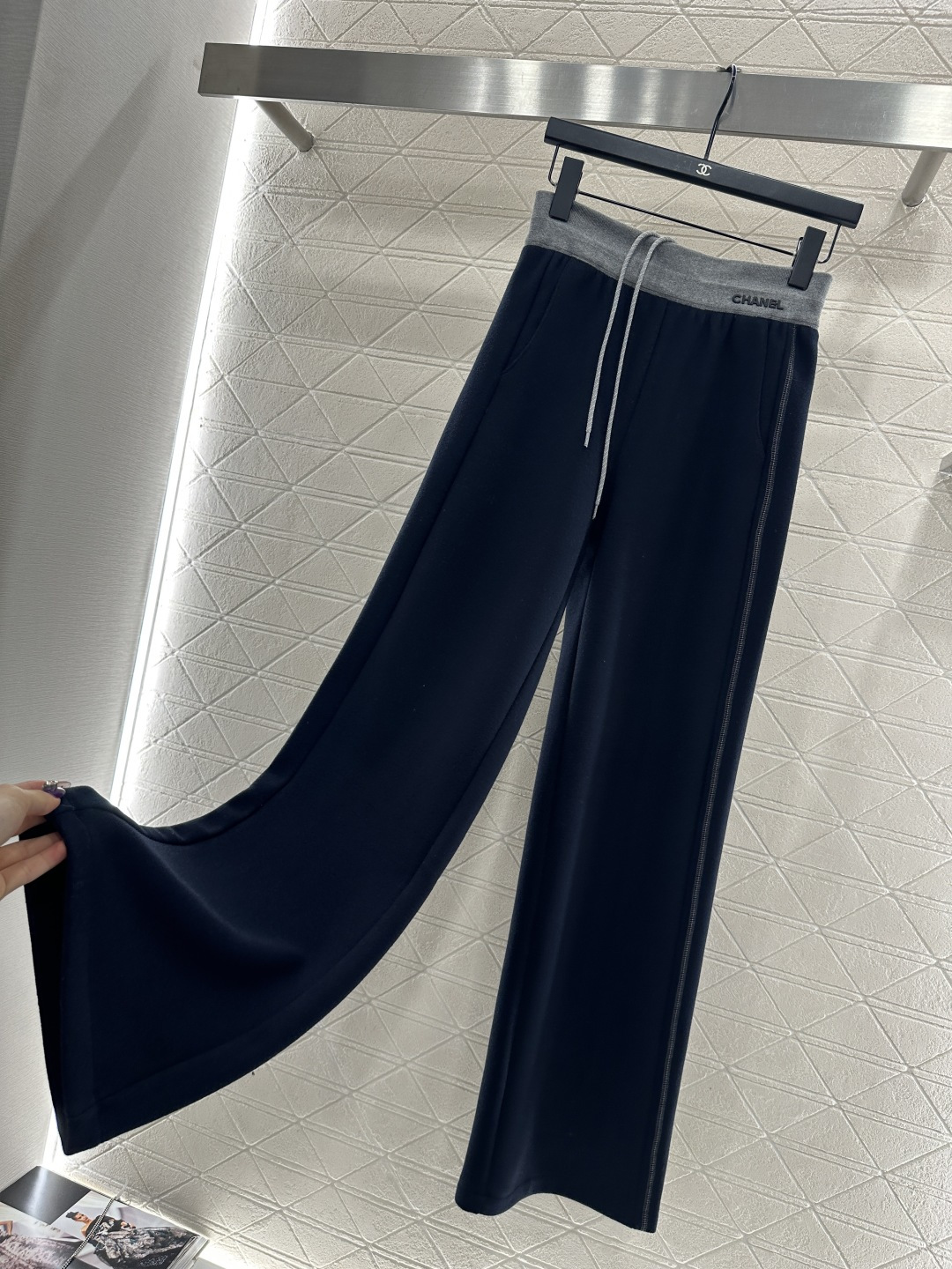 ♥Chane*♥2025新品上架 抽绳阔腿长裤定制YB进口磨绒材质，适合秋冬厚度，保暖舒适，抽绳阔腿长裤