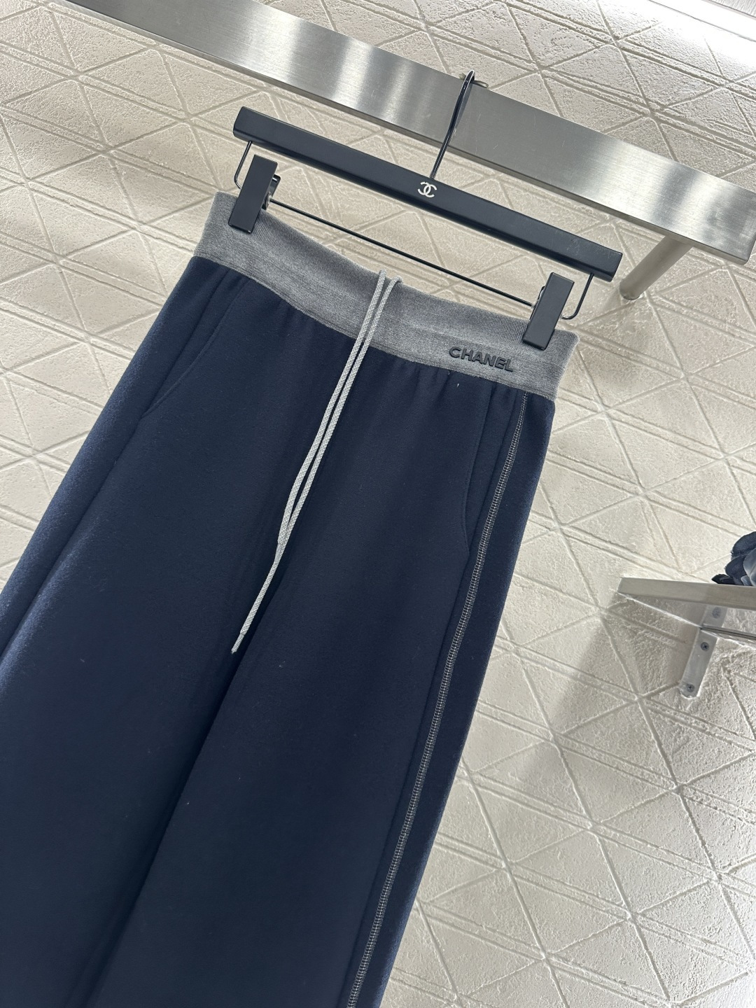 ♥Chane*♥2025新品上架 抽绳阔腿长裤定制YB进口磨绒材质，适合秋冬厚度，保暖舒适，抽绳阔腿长裤
