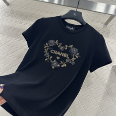 ♥Chane*♥2025新品上架 圆领刺绣订珠徽标𝑇𝑒𝑒定制YB斜纹全棉材质,柔软亲肤,舒适有 ♥Chane*♥2025新品上架 圆领刺绣订珠徽标𝑇𝑒𝑒定制YB斜纹全棉材质,柔软亲肤,舒适有