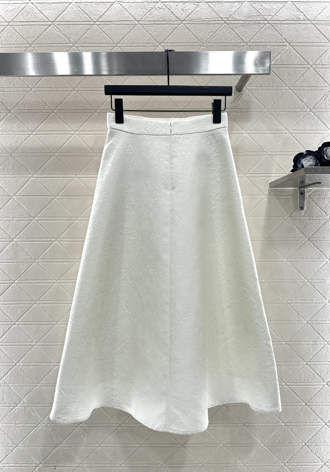 ♥Dio*♥2025新品上架 正肩西装半裙套装定制YB进口起毛材质，面料凹凸花朵藤蔓的褶皱肌理明显，垂感