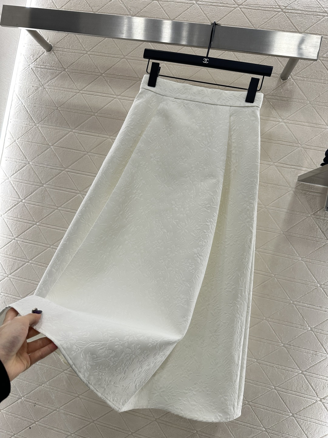 ♥Dio*♥2025新品上架 正肩西装半裙套装定制YB进口起毛材质，面料凹凸花朵藤蔓的褶皱肌理明显，垂感