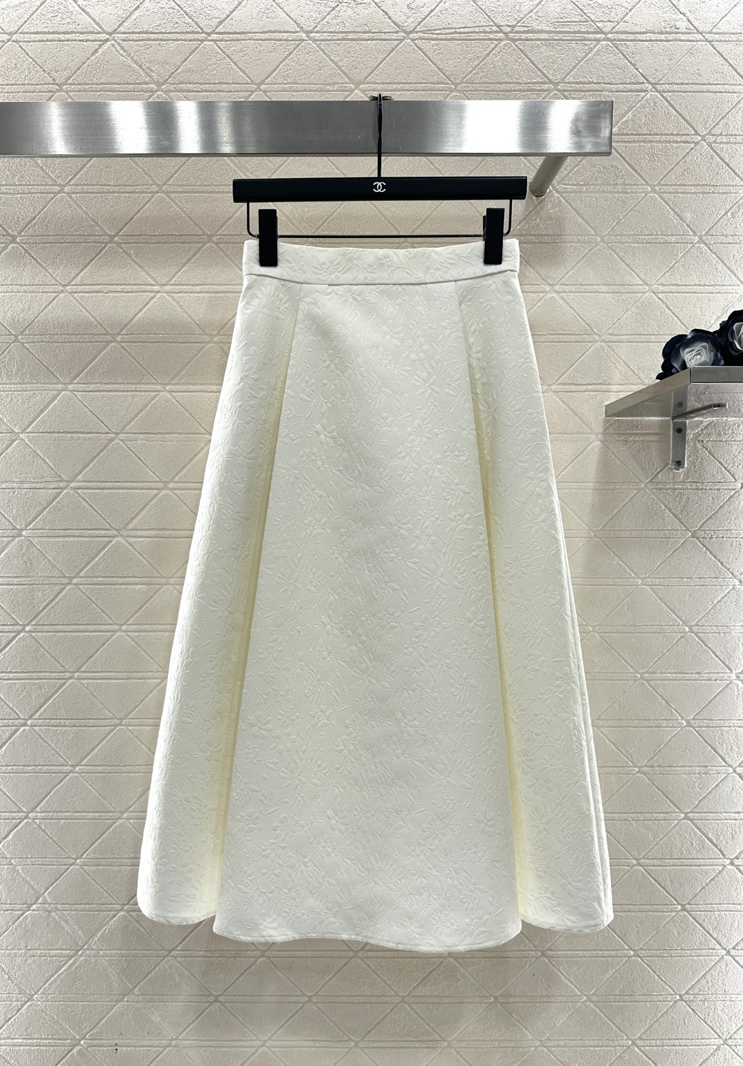 ♥Dio*♥2025新品上架 正肩西装半裙套装定制YB进口起毛材质，面料凹凸花朵藤蔓的褶皱肌理明显，垂感