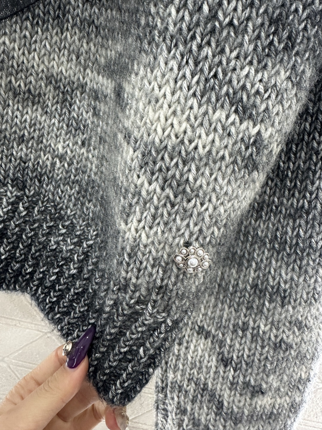 ♥Chane*♥2025新品上架 网纱蝴蝶结晕染圆领毛衣定制YB羊绒纱线织造，舒适保暖，毛感明显，圆领毛