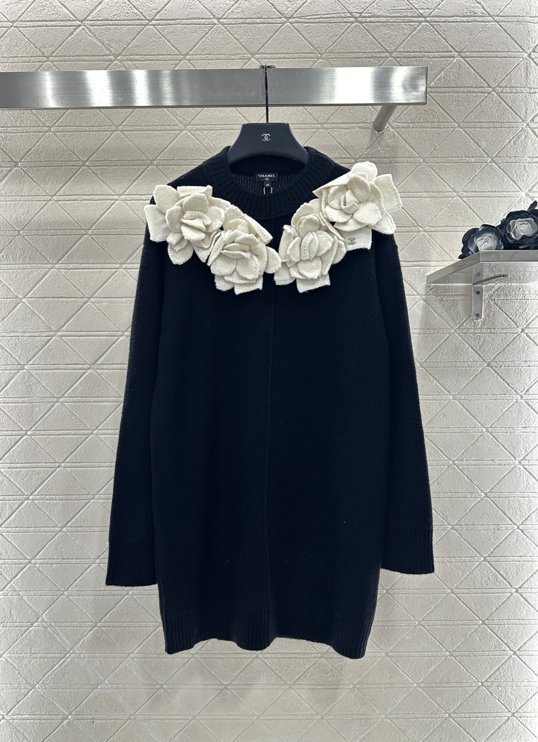 ♥Chane*♥2025新品上架 立体山茶花针织连衣裙定制YB羊毛纱线织造，质感高级，舒适柔软，圆领针织