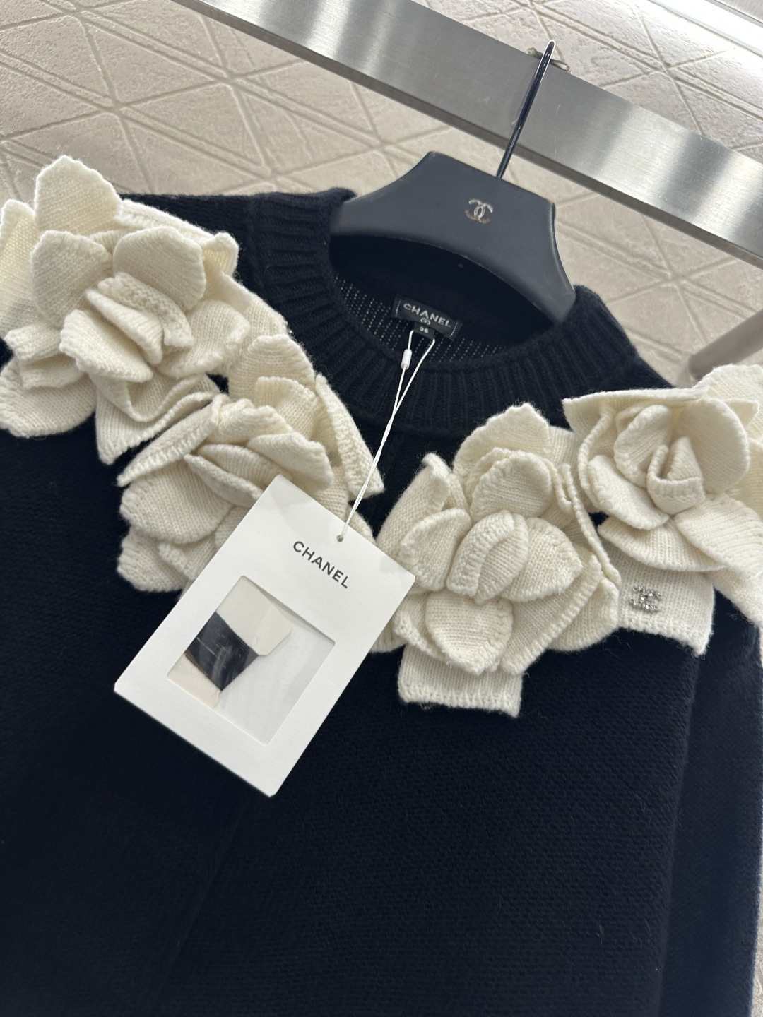 ♥Chane*♥2025新品上架 立体山茶花针织连衣裙定制YB羊毛纱线织造，质感高级，舒适柔软，圆领针织