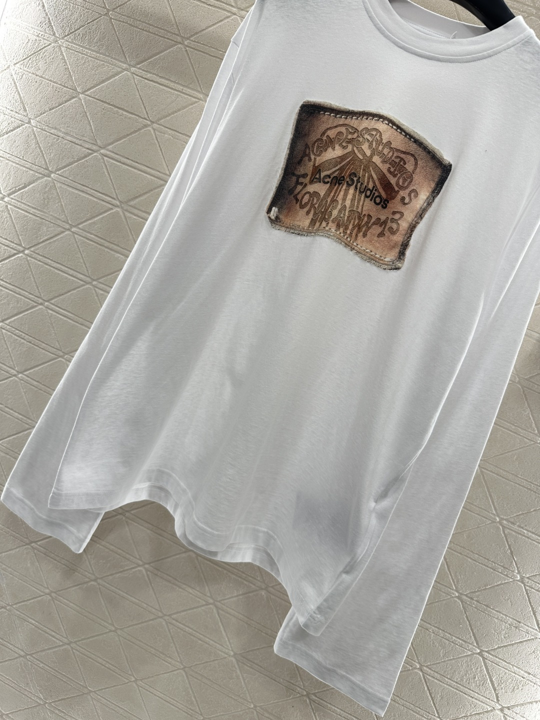 ♥Acne studio*♥2025新品上架 圆领印花长袖上衣定制YB原生全棉材质，质感细腻，舒适好穿，