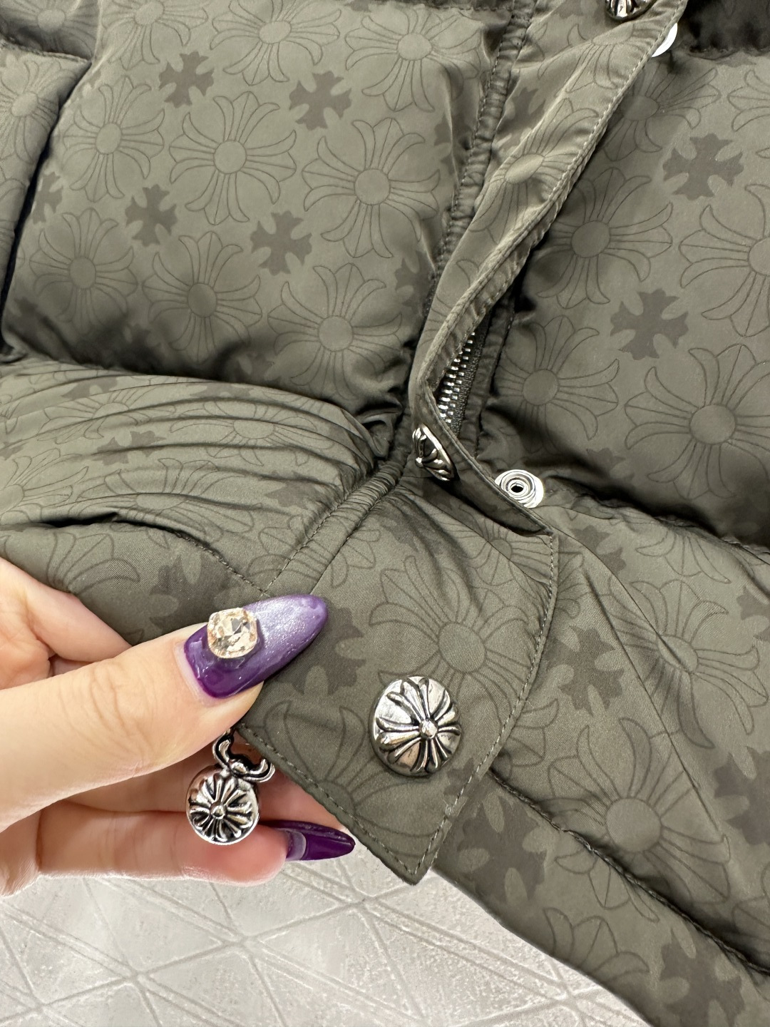 ♥Chrome heart*♥2025新品上架 十字架印花羽绒外套定制YB防风防水尼龙材质，白鹅绒填充内