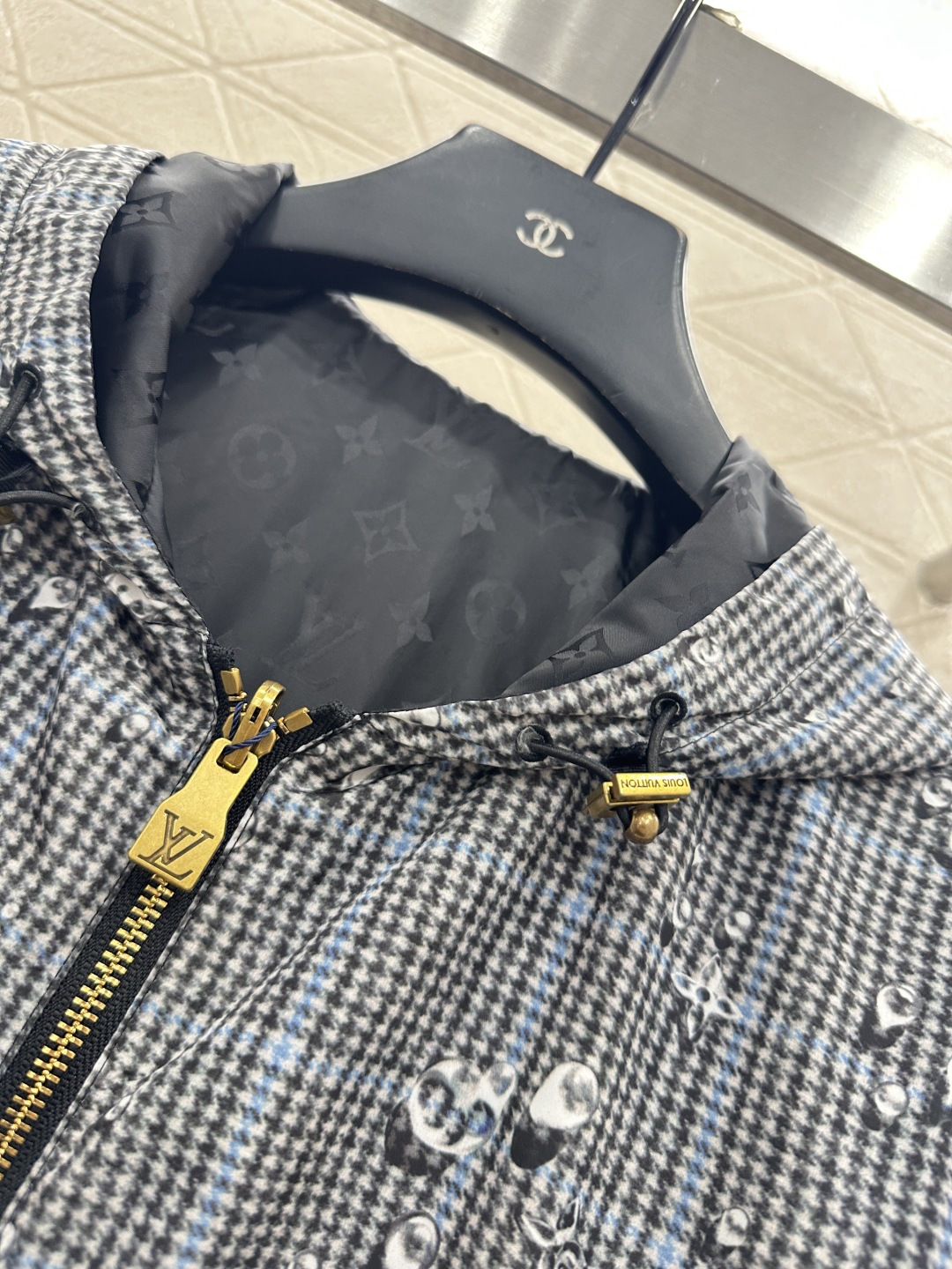 ♥Louis vuitto*♥2025新品上架 两面穿连帽冲锋衣外套定制YB环保再生尼龙材质，冲锋衣材质