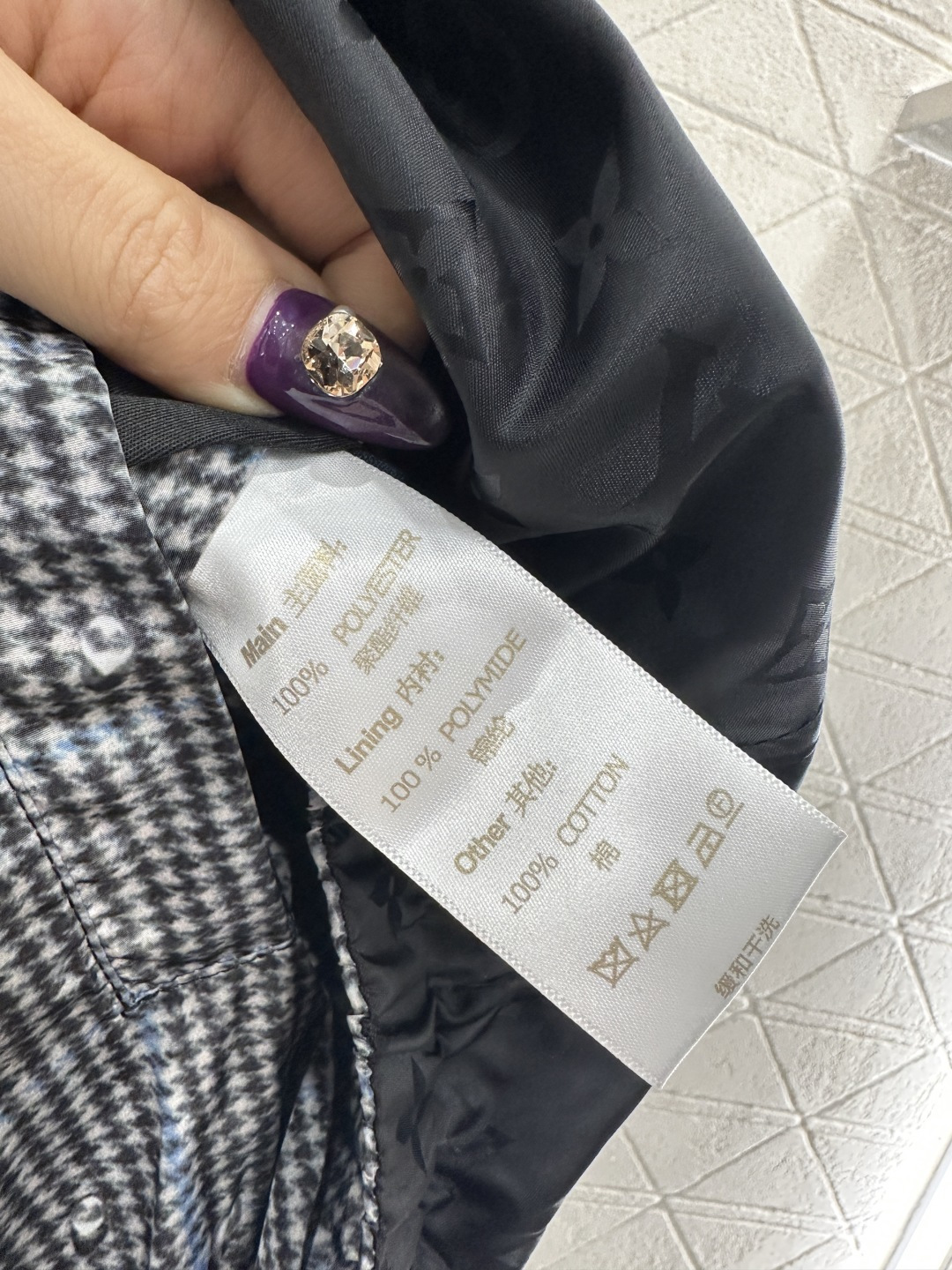 ♥Louis vuitto*♥2025新品上架 两面穿连帽冲锋衣外套定制YB环保再生尼龙材质，冲锋衣材质