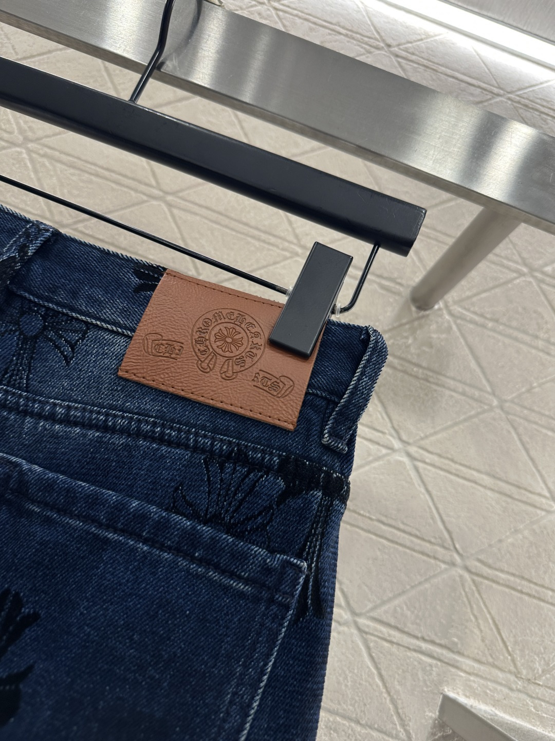 ♥Chrome Heart*♥2025新品上架 磨绒牛仔十字架刺绣长裤定制YB斜纹棉牛仔材质，酵素水洗，